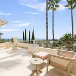 Villa Caramel - Excellent Location In Golden Mile