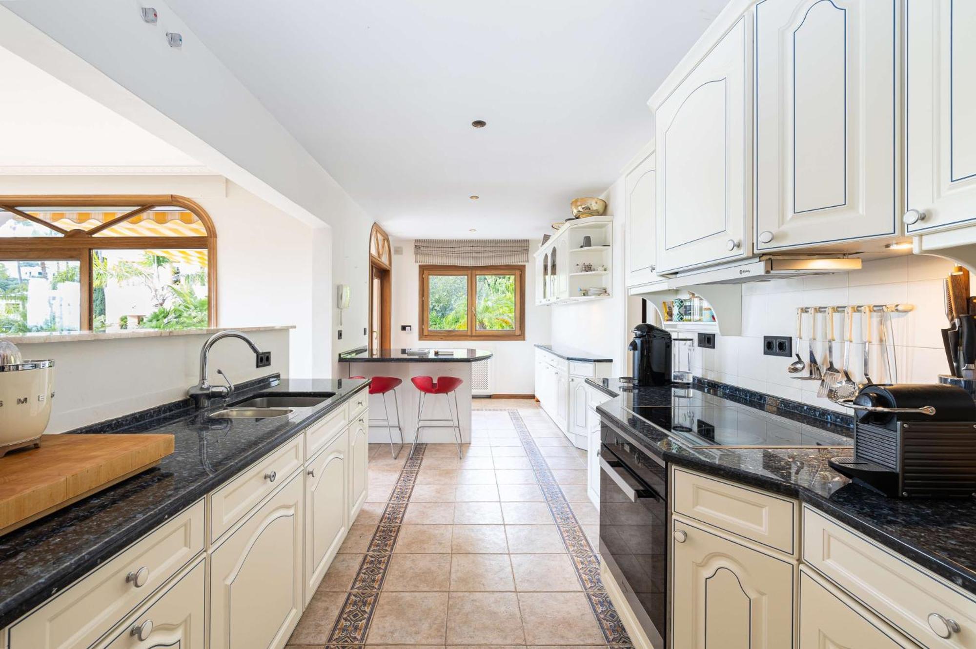 Caramel - Excellent Location In Golden Mile * Marbella